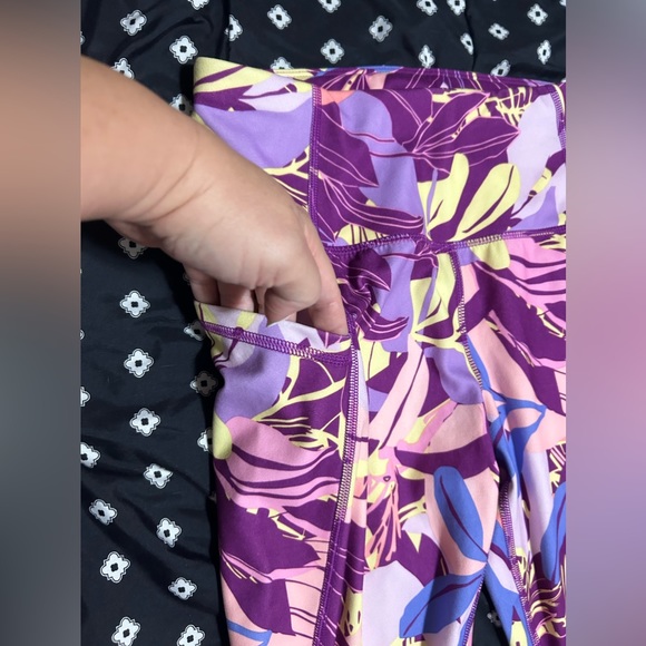 Avia purple&pink tropical pattern Capri leggings w/ pockets - size med8/10 - Picture 6 of 8
